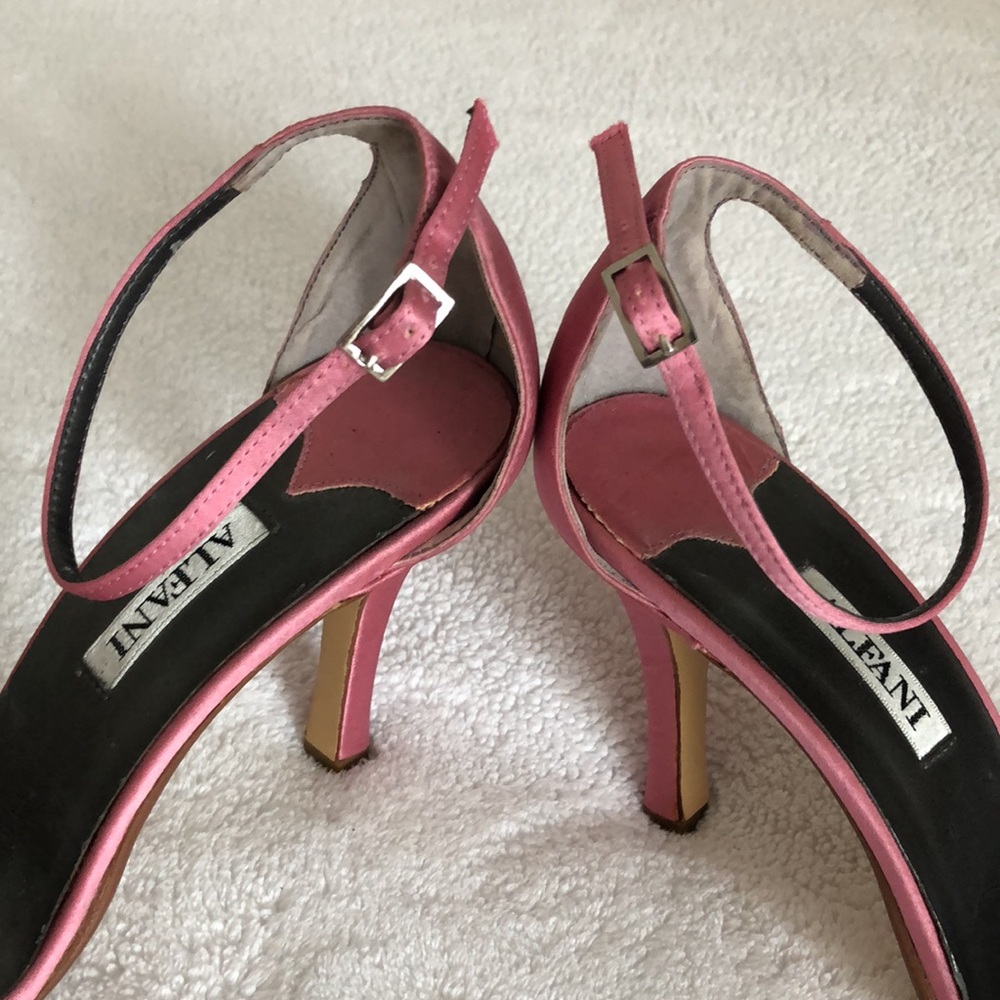 🆕ALFANI 💖🩶Pink Satin & Rhinestone Sandal! Size 7! Vintage! New! Never worn! - Picture 13 of 16